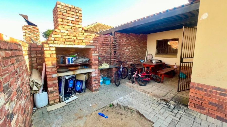 3 Bedroom Property for Sale in Waterval East North West